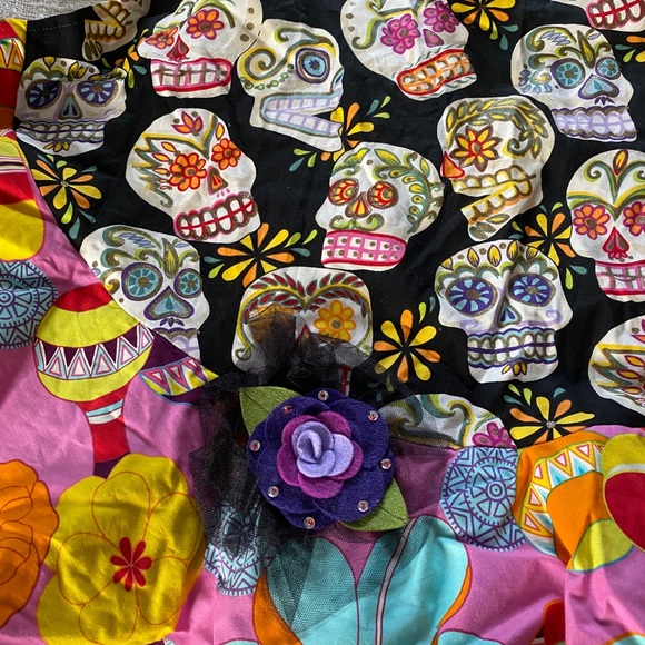 Sugar Skulls Apron - Picture 3 of 10